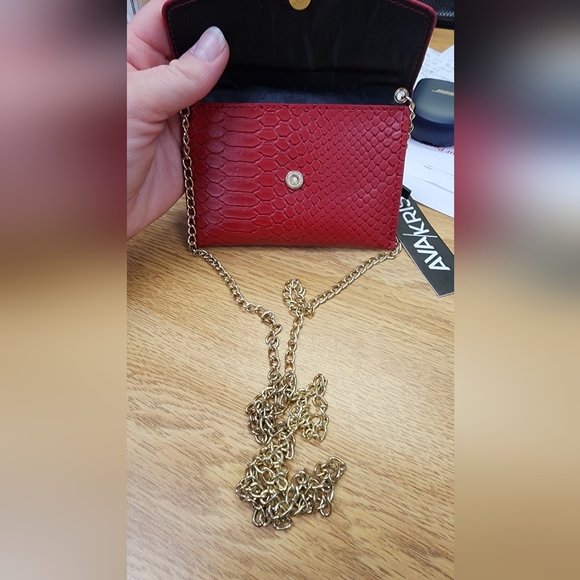 New Ava/Kris Ruby Red Faux Snakeskin Evening Purse 44" Gold Chain 5 X 3.5 - Picture 4 of 7